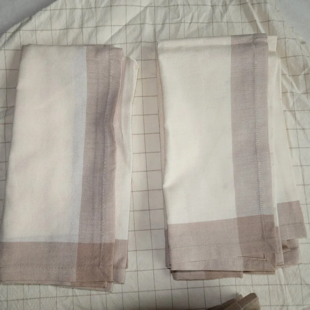 Martha Stewart Round Tablecloth + 8 Cloth Napkins + 4 Wooden Napkin Holders